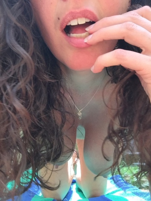 Porn ultra-justtryit:Sunshine, mouth and curls photos