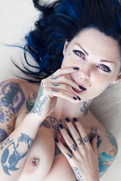 omgsuicidegirls:  Riae - “Be my Hero”