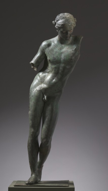 ganymedesrocks: cma-greek-roman-art:  Apollo the Python-Slayer, Praxiteles, c. 350 BC, Cleveland Museum of Art: Greek and Roman Art Although Praxiteles was more successful, and therefore more famous for his marble sculptures, he nevertheless also created