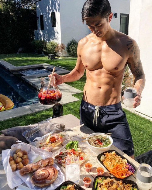 ronniewoo: Sangria, donuts, and Thai food is a totally normal combination. (at Los Angeles, Californ