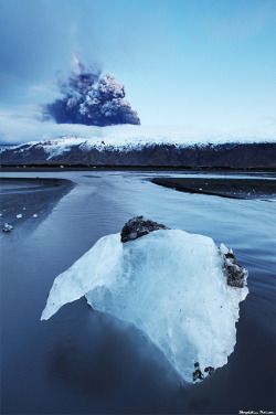nature-planet:  Volcano Erupting in Eyjafjallajökull, Iceland by skarpi 