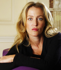 qilliananderson:  Gillian Anderson 2005.