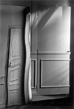 frenchtwist:  Door Distortion by André Kertész,
