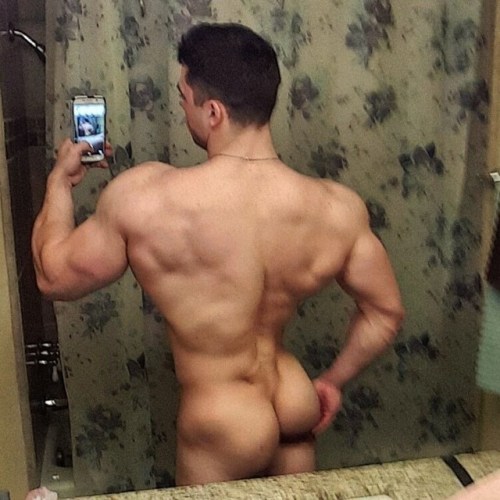 gaytopstraight:Fuckable. Front and rear.