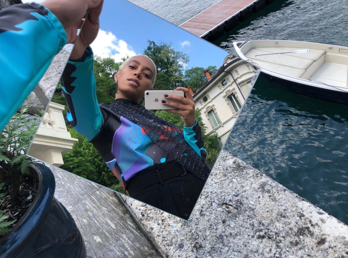 keepthatenergy: Solo coming through with the fun selfie taking methods