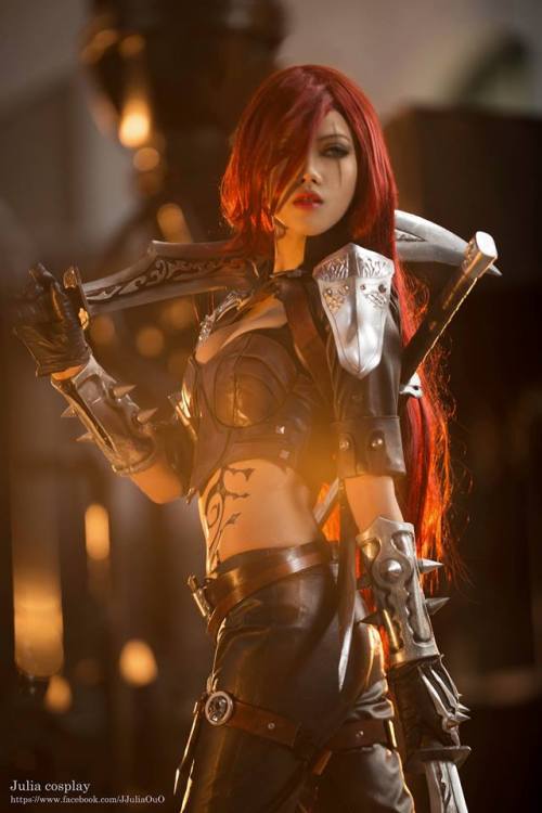 league-of-legends-sexy-girls:   Katarina Cosplay   O oO <3