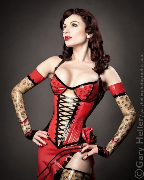 corset-ladies:  Corset http://corset-ladies.tumblr.com/ 