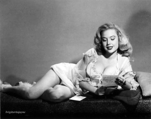 brigitteritajayne: Bettie Page vs. Betty Brosmer