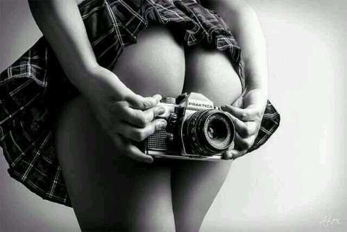 Girls with cameras are hot.