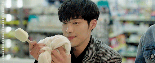 leekangdoo:How can a guy who smiles like a fool in a police car deal with that?
