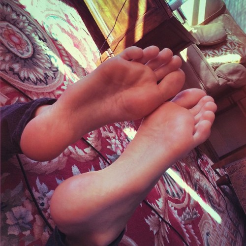 drclifffuxtable: #feet #Füße #foot #softfeet #teenfeet #soles #hippiefeet #higharches #youngfeet #yo