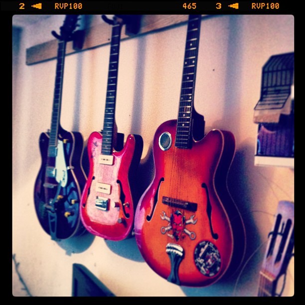 someonemadeamonster:  Now that’s more like it :D #guitars #fuckyeah #ohbaby #rockabilly