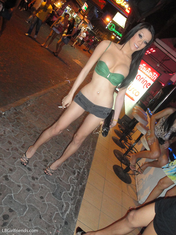 amashemale:  Real THai ladyboy