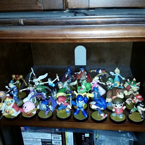 My current #amiibo collection. This is a temporary holding place for these until I can get a proper display shelf.  The #amiiboarmy is growing!  #Nintendo #amiibohunter #supersmashbros #amiibros