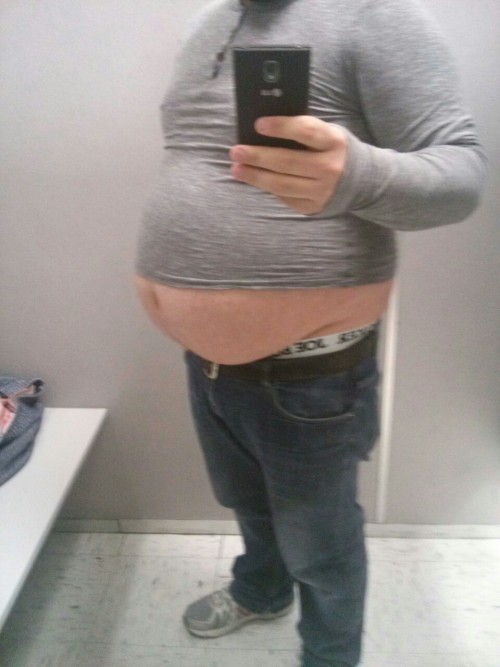 schlago:  thepotstickr:  Smalls definitely don’t fit anymore  Nice belly 