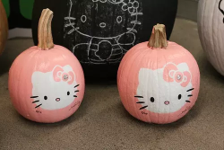 fairytale-christmas:Hello Kitty pumpkins!