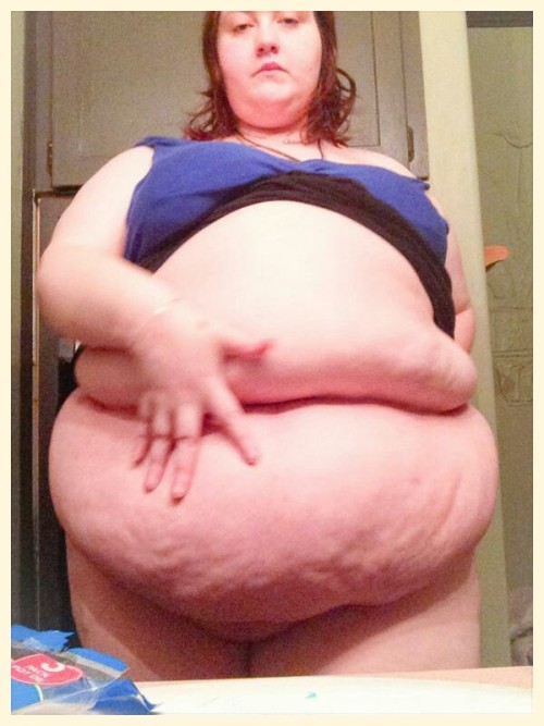 Porn photo lovemlarge:  Perfect double belly (sigh 😮)
