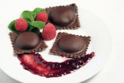 jewjon:  thecakebar:  Chocolate Ravioli with