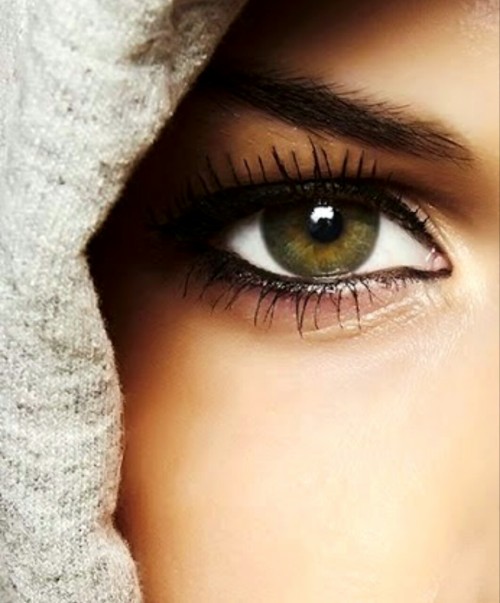 Mature hooded eye makeup