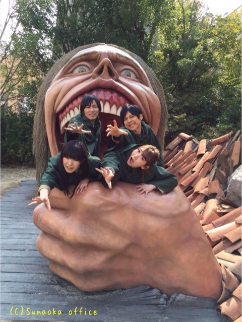fuku-shuu:   Inoue Marina (Armin) shares a photo of her and Universal Studios Japan