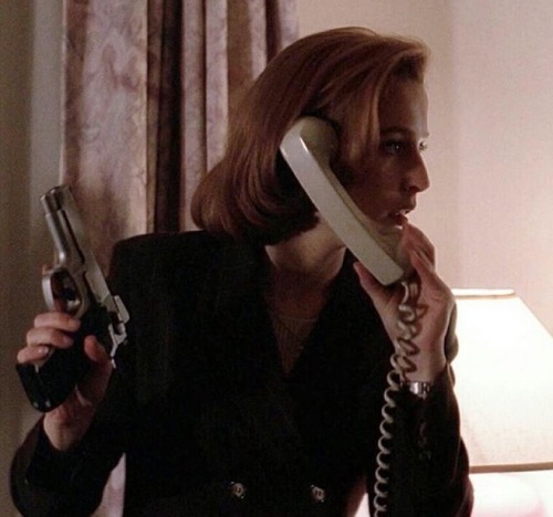 gillianismyhomegirl:Mulder: missing Phone: tapped Guns: out