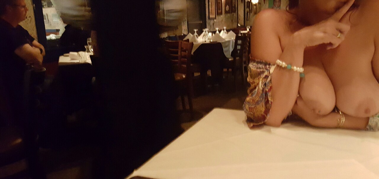 sassyass2525:  feistylittleleopard:  @sassyass2525 Some date night flashing for your