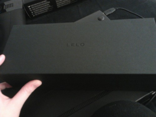 YAY IT CAME IN so here’s a little tour of what comes in a Lelo Ida box Lelo always has really pretty and sleek packaging, with a thin outer box with a graphic of the toy on it, and a hard shell plain box underneath the toys are sunken in a velvet