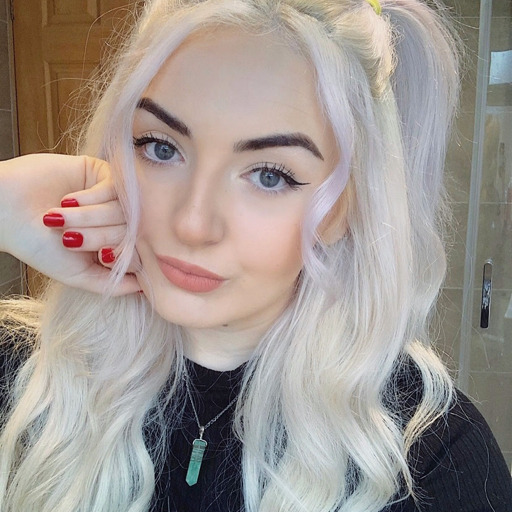 pxssionflowers:  I just really want to go travelling and see new places