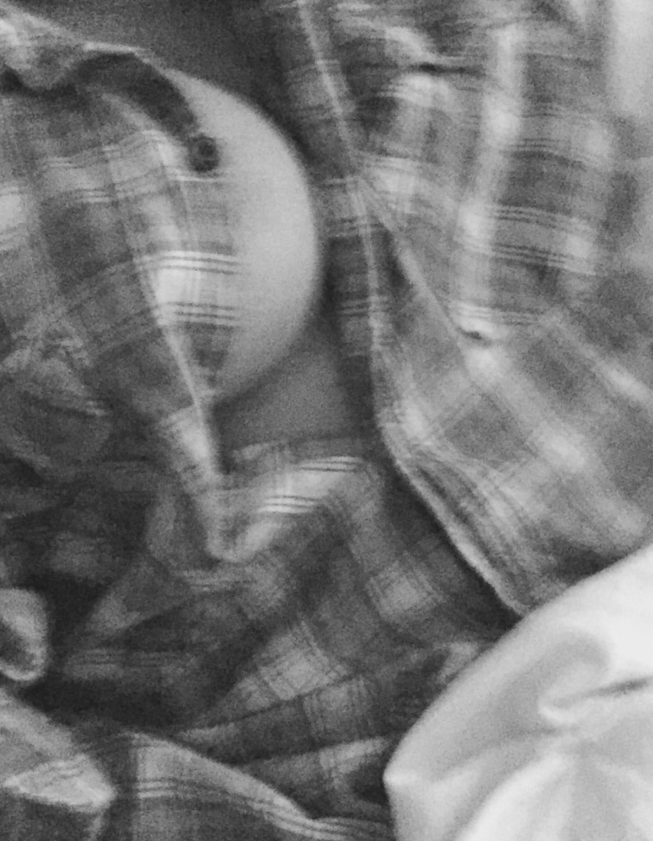 little-miss-etiquette:  Sunday Funday in his flannel 💋