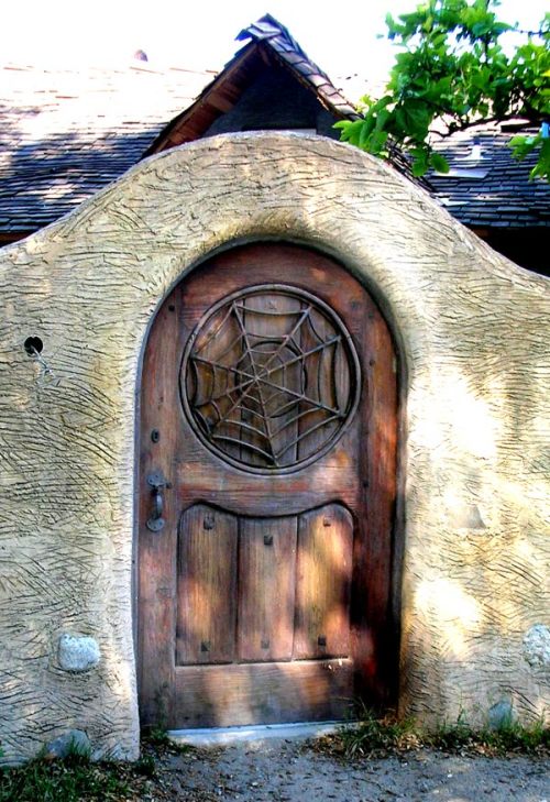 basquiatbabe420: voiceofnature: The Witch’s House in Beverly Hills, built in 1921.  @