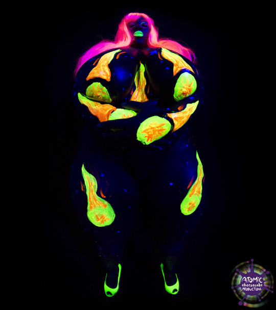 Sex ryansuits:  Ms Gottalottabody / Ultraviolet pictures