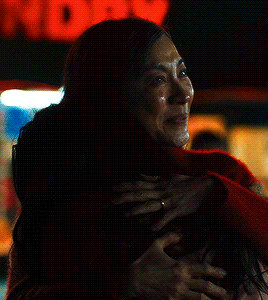 EVERYTHING EVERYWHERE ALL AT ONCE (2022) + Hugs