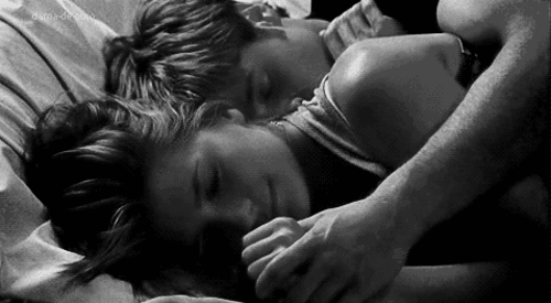 &ldquo;Ti ho nella testa  ancora prima di aprire gli occhi&rdquo; -L'amore