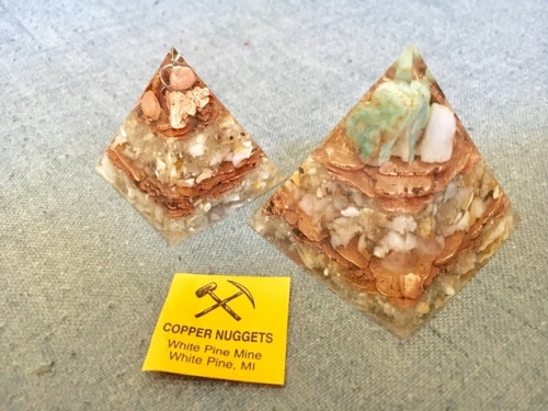 Porn photo bonghitsandgeodes:  beautiful orgonite pyramids