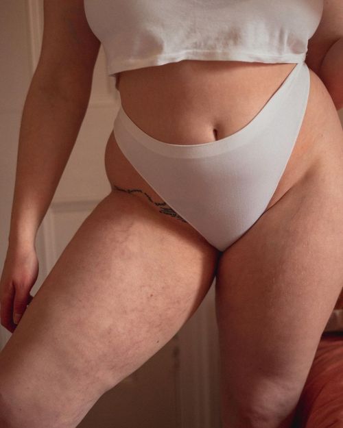 miss-deadlyred:  My cellulite my tiger stripes.They do not define me but they are a part of me.They are markers of my growth moments in my timeline ❤️