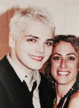 alexzpaintings:  55-63/100 pictures of Gerard smiling 