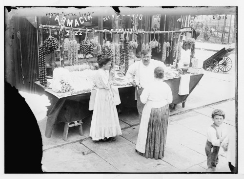 Little Italy, New York. 1908. 