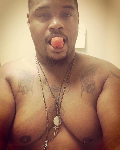 thefatwontfightitself: #back into the gym mode #better eating #watermelon but not thaaaat watermelon