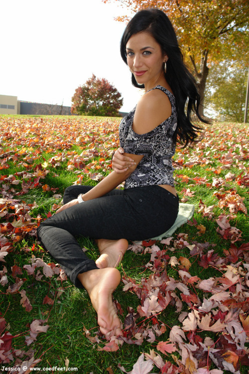 womensfoot-lover:  Womens Foot Lover - http://womensfoot-lover.tumblr.com