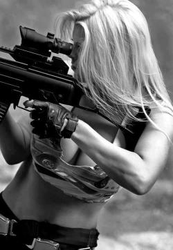 guns-and-babes:  Babe with gun http://guns-and-babes.blogspot.com/