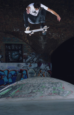 eagoll:  Dylan Rieder’s Gnarly Shifty Flip In Mile End Skatepark, London  