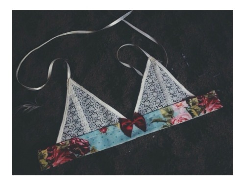 helainetieu:  If you haven’t already, stop by my online store! www.helainerose.bigcartel.com 