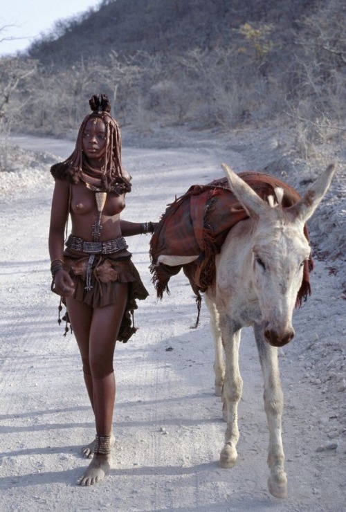 sandylamu:Himba, Namibia, Photo Nigel Paviit