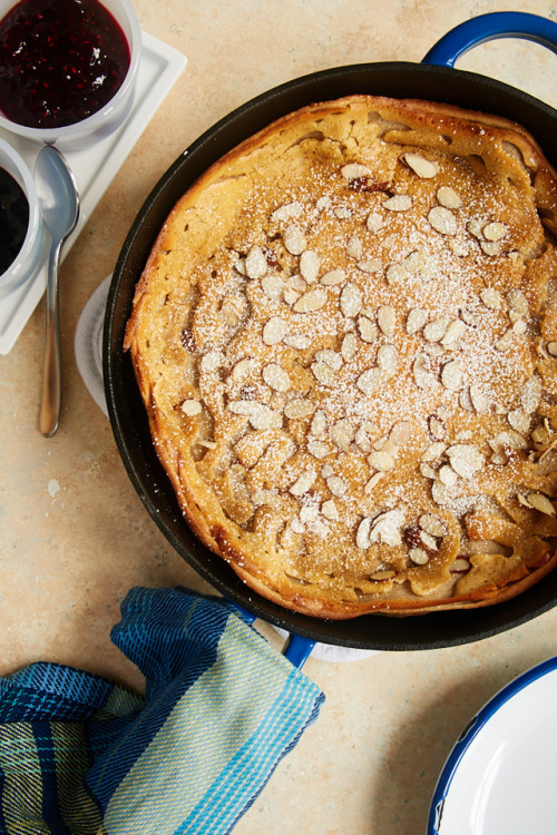 foodffs - CINNAMON ALMOND DUTCH BABY PANCAKEReally nice recipes....