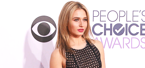 cuddlysex:  lesbiansandweed:  justprincesssarcasm:  Rita Volk at the PCA’s red