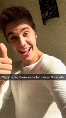 justinbieberfeet:  Master Justin been wearing the same white socks while rehearsing and performing for whole 3 days. Just for you.