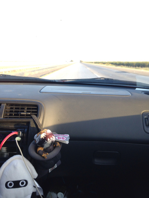 It’s such a flat road back to SoCal that Grimlock is fast asleep :3