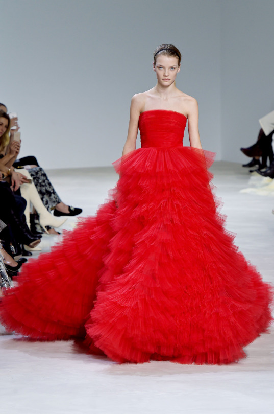 All Hail Giambattista Valli’s Frothy Fairytale... - Alison Coldridge