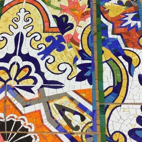 The Gaudi inspired glass smalti piastrina mosaic for Chelsea #chelseaflowershow #spanishtiles #gaudi