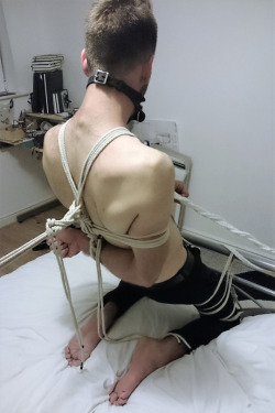 emobcsmslave: kinkbound: Great rope rigging skills and a good milking/ edging position also ;) Great 